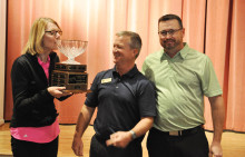 Jane Wiederhold is presented with the Developer’s Cup trophy by Golf Pros Dave Vader and Ronnie Decker.