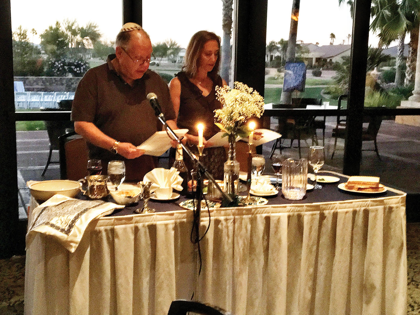 David and Sandy Mednick officiate the Passover Seder.